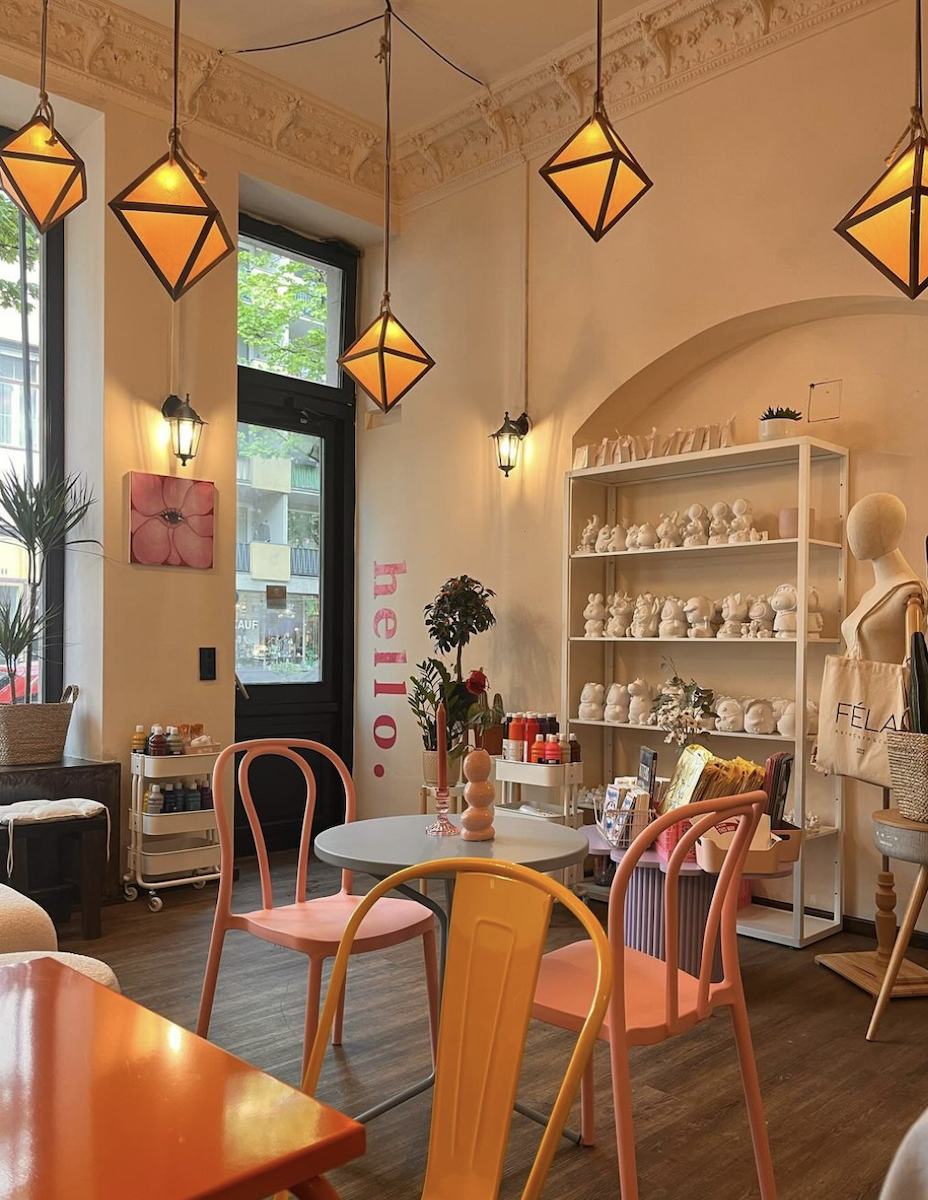 Matcha trinken & Keramik malen | Top Aktivitäten in München | Mr. München | Foto: FÉLA Café Matcha trinken & Keramik malen | Top Aktivitäten in München | Mr. München | Foto: FÉLA Café