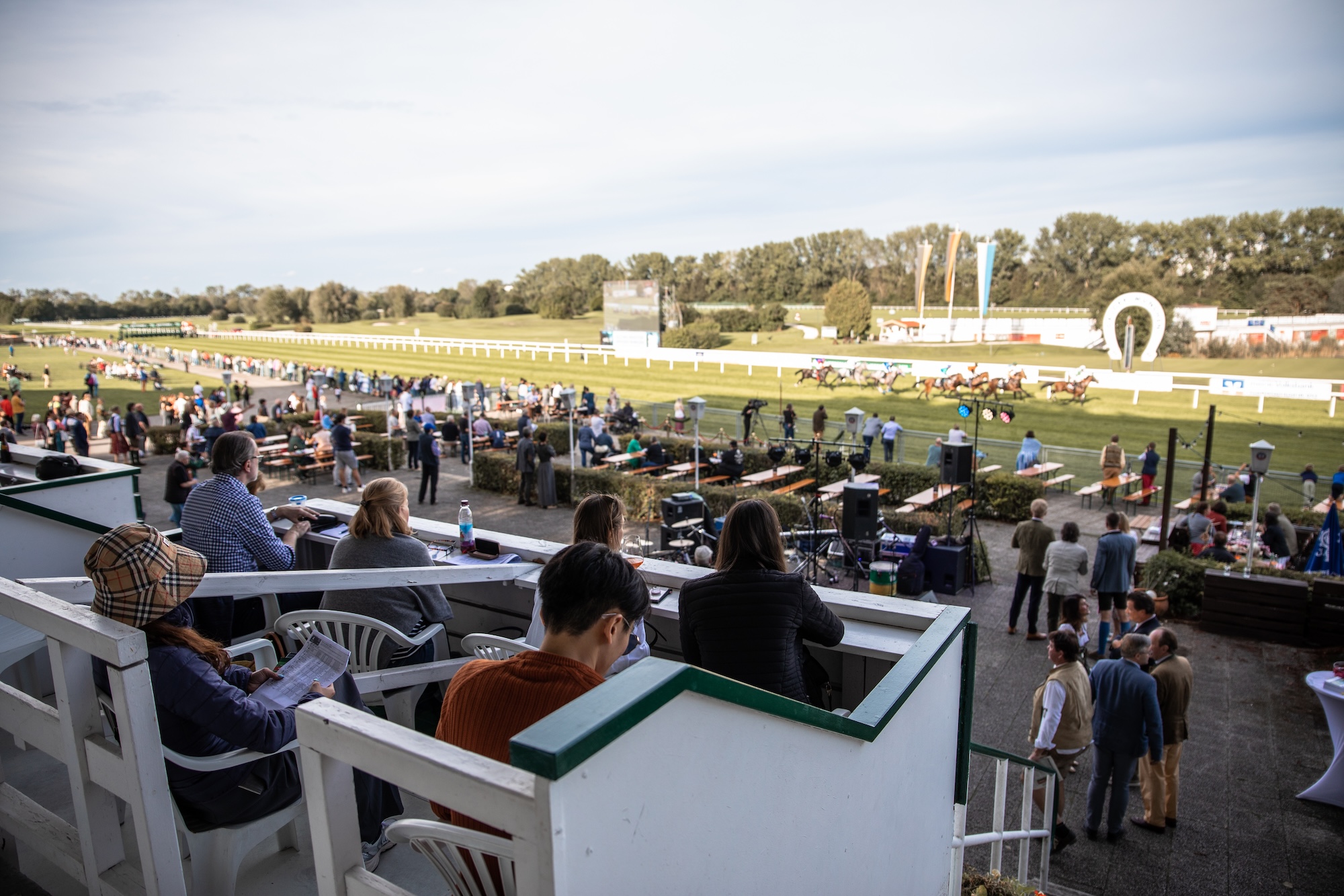 Galopprennbahn München | Top Ausflugsziele rund um München | Mr. München | Foto: Galopprennbahn München Galopprennbahn München | Top Ausflugsziele rund um München | Mr. München | Foto: Galopprennbahn München