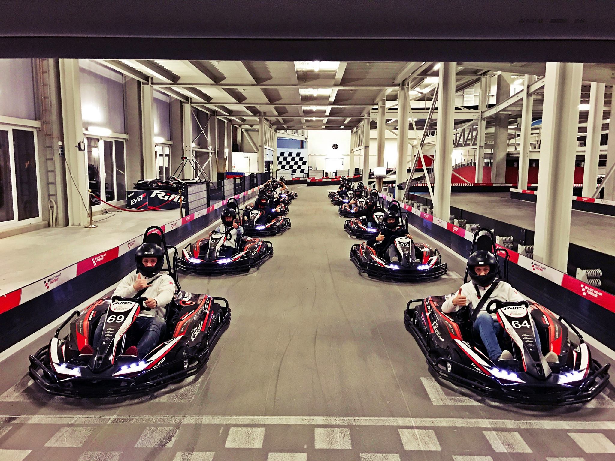 TeamSport E-Karting Kart Palast Funpark | Top Ideen für ein Date in München | Mr. München | Foto: TeamSport E-Karting Kart Palast Funpark