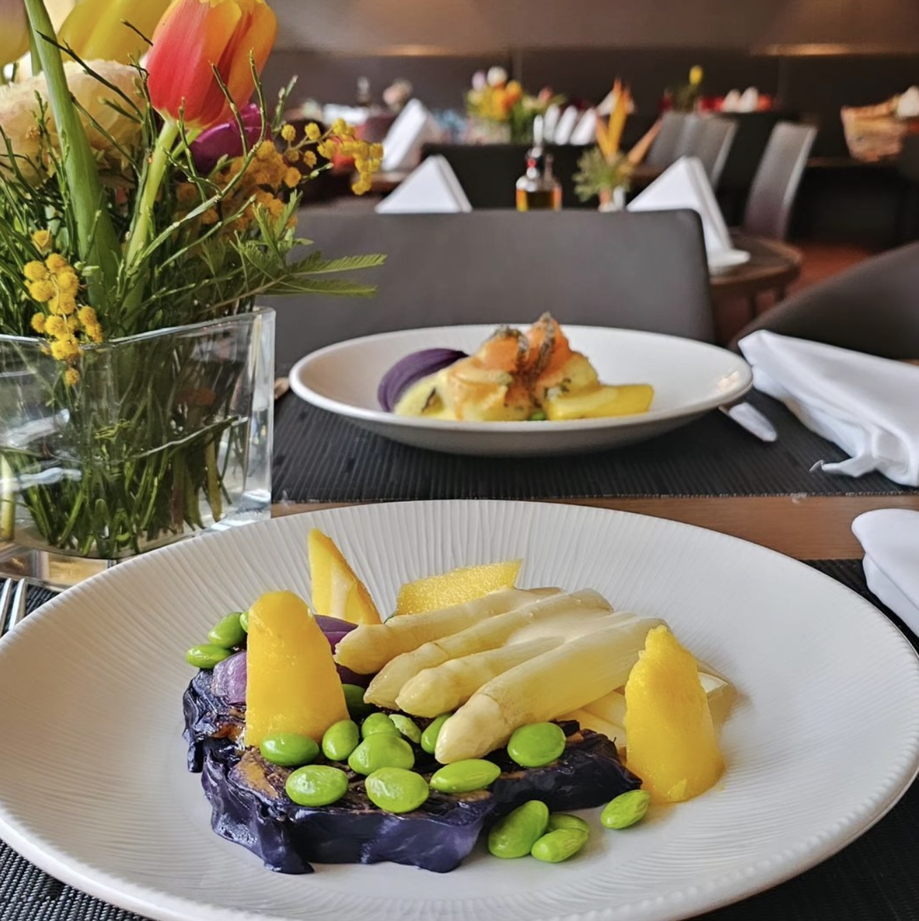 Conti Restaurant | Top Orte zum Spargel essen in München | Mr. München | Foto: Conti Restaurant Conti Restaurant | Top Orte zum Spargel essen in München | Mr. München | Foto: Conti Restaurant