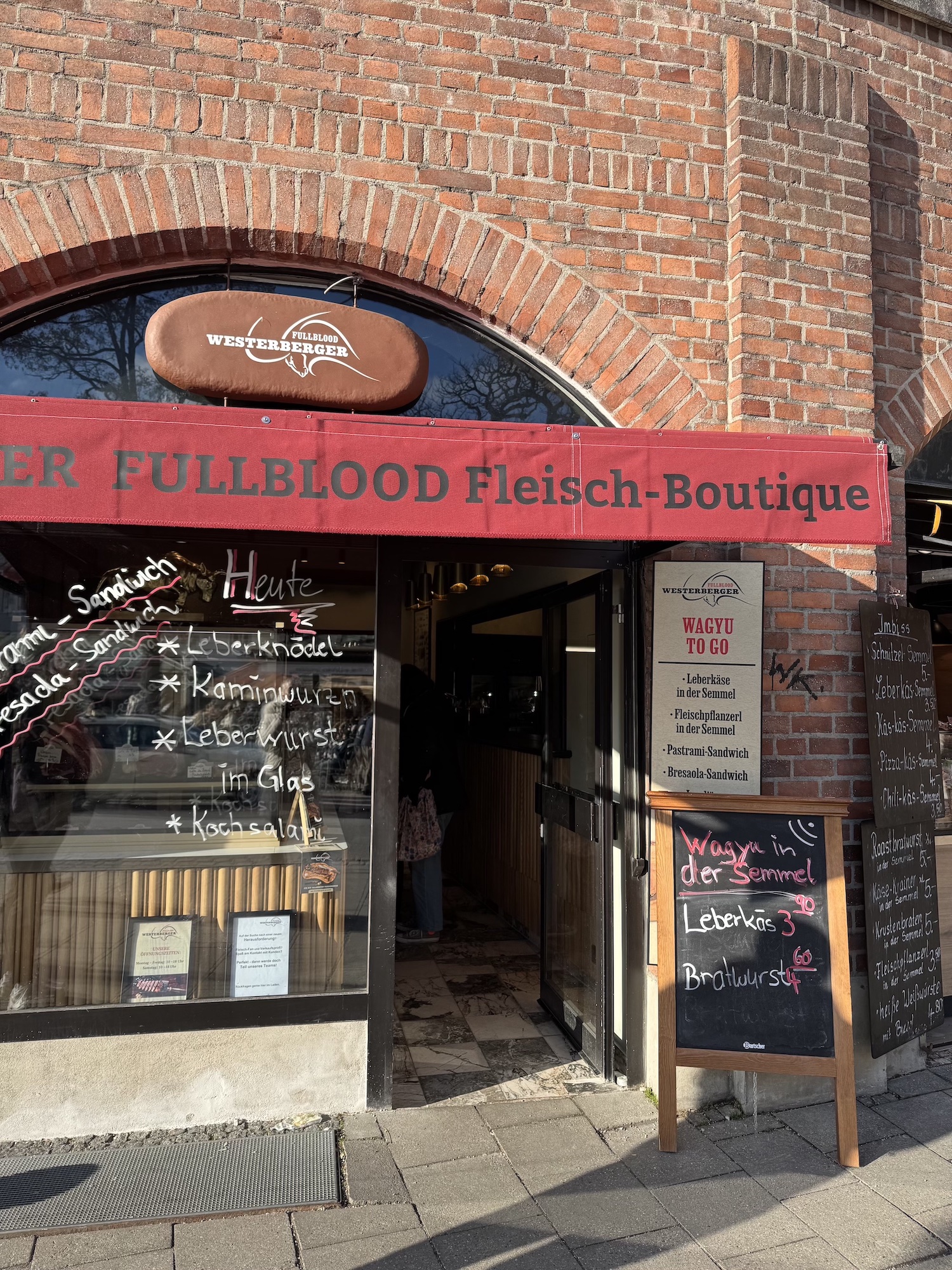 Westerberger Fullblood | Top Stände am Viktualienmarkt in München | Mr. München | Foto: Westerberger Fullblood Westerberger Fullblood | Top Stände am Viktualienmarkt in München | Mr. München | Foto: Westerberger Fullblood