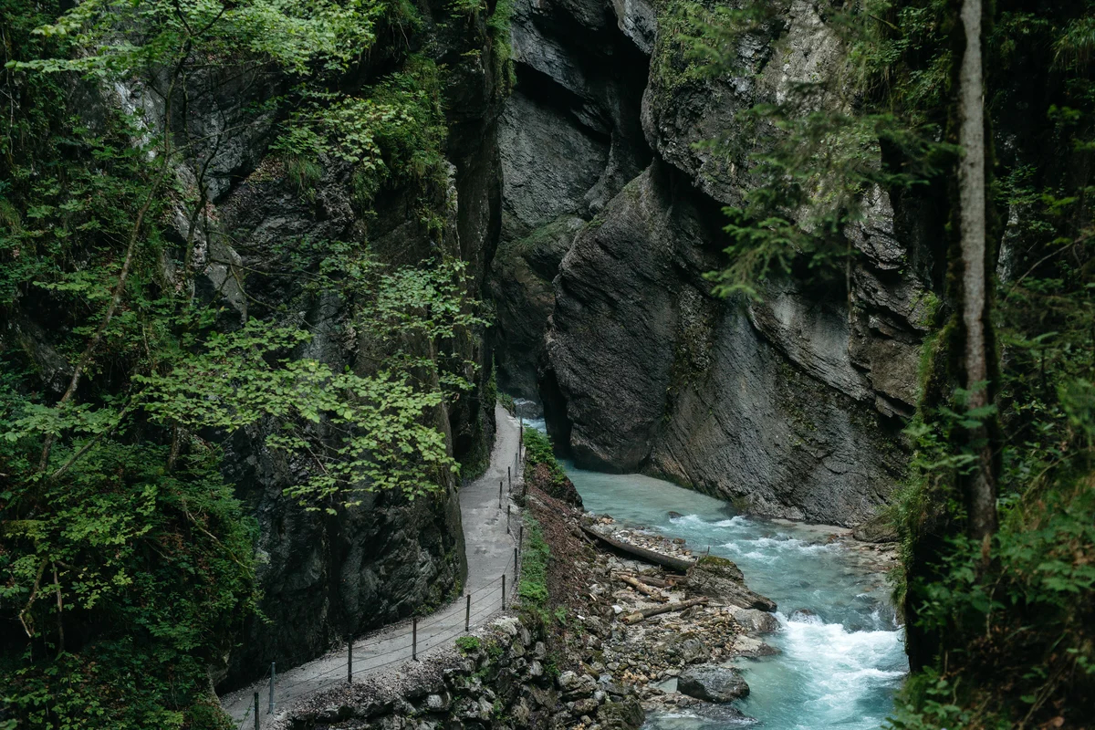 Partnachklamm | Top Orte zum Wandern im Münchner Umland | Mr. München | Foto: Markt Garmisch Partenkirchen / Ian Ehm