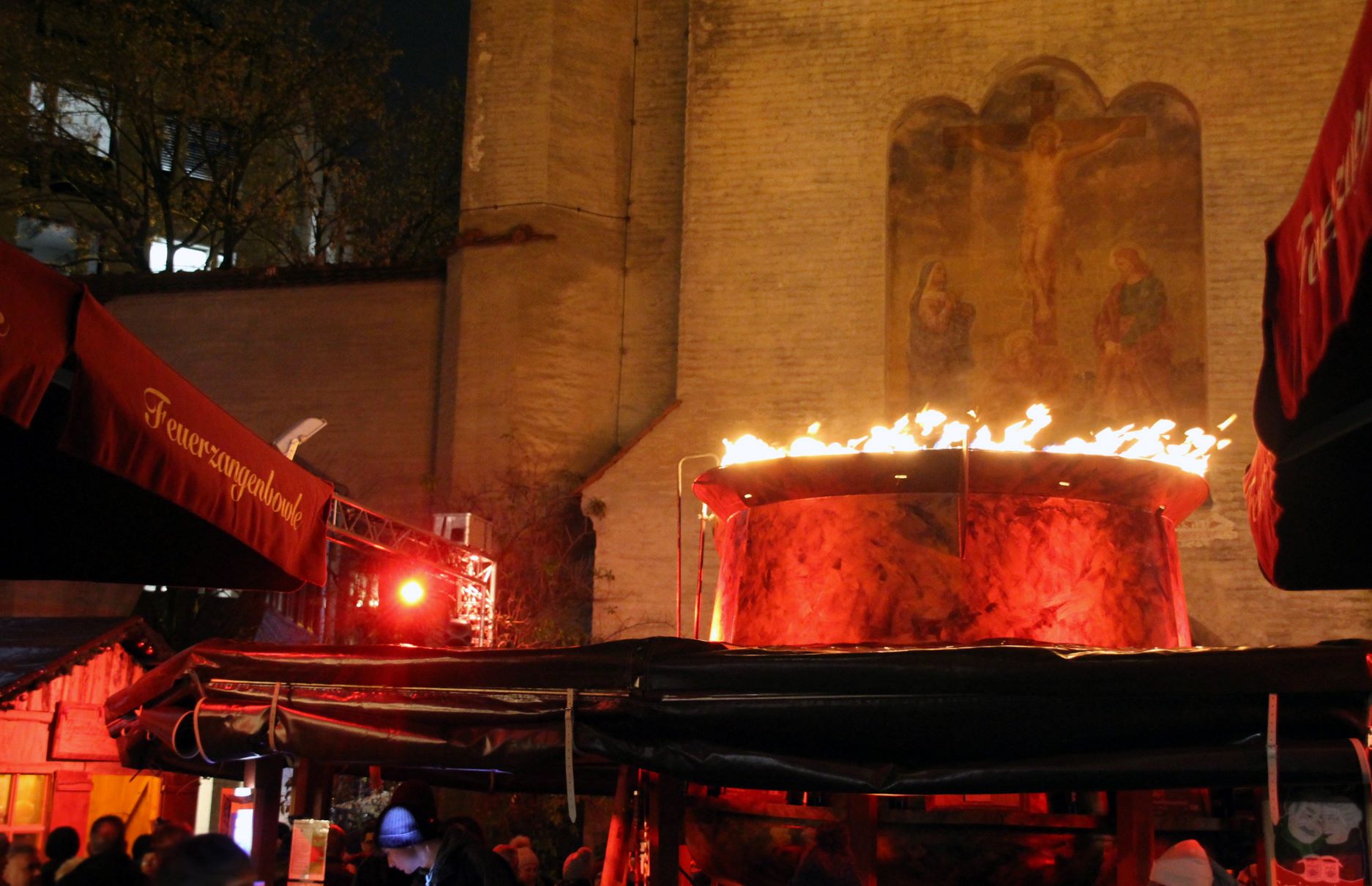 Münchner Feuerzangenbowle am Isartor | Top Weihnachtsmärkte in München | Mr. München | Foto: Münchner Feuerzangenbowle am Isartor