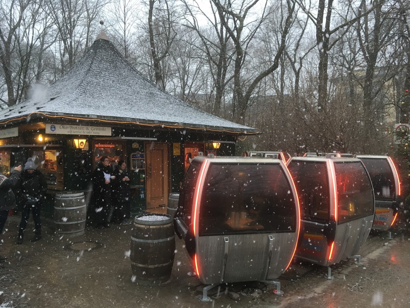 Erlebe die Glühweinwanderung mit Freunden & Familie | Top Winteraktivitäten in München | Mr. München | Foto: Milchhäusl