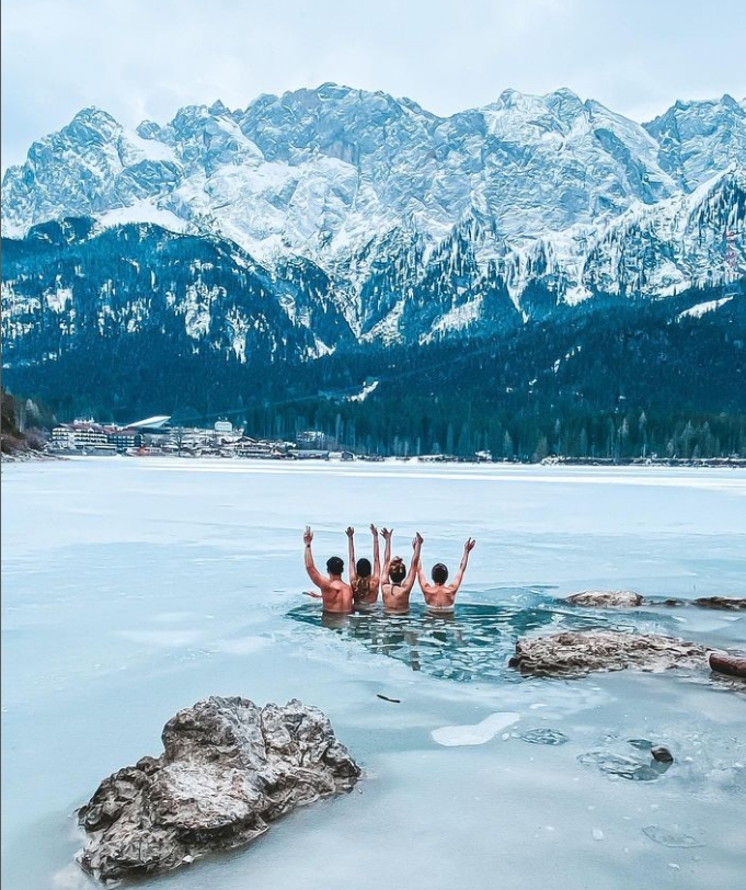 Gehe Eisbaden in München & Umland | Top Winteraktivitäten in München | Mr. München | Foto: Munich Hot Springs